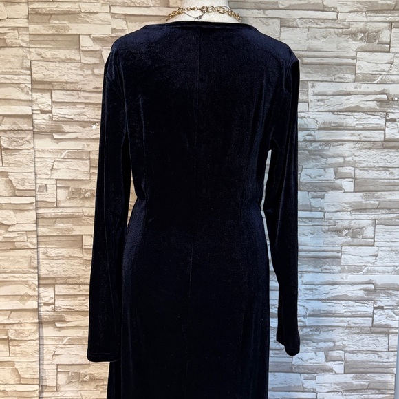 ZABERRY Women's Wrap V Neck Long Sleeve Ruched Velvet Maxi Dress - Picture 4 of 12